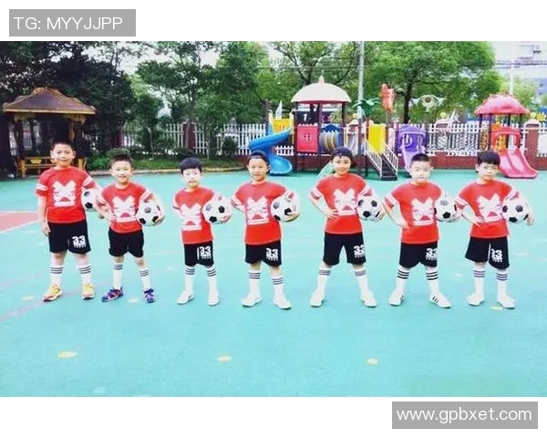 在绿茵场上挥洒汗水与激情打足球带给我们的快乐与成长 在绿茵场上挥洒汗水与激情打足球带给我们的快乐与成长